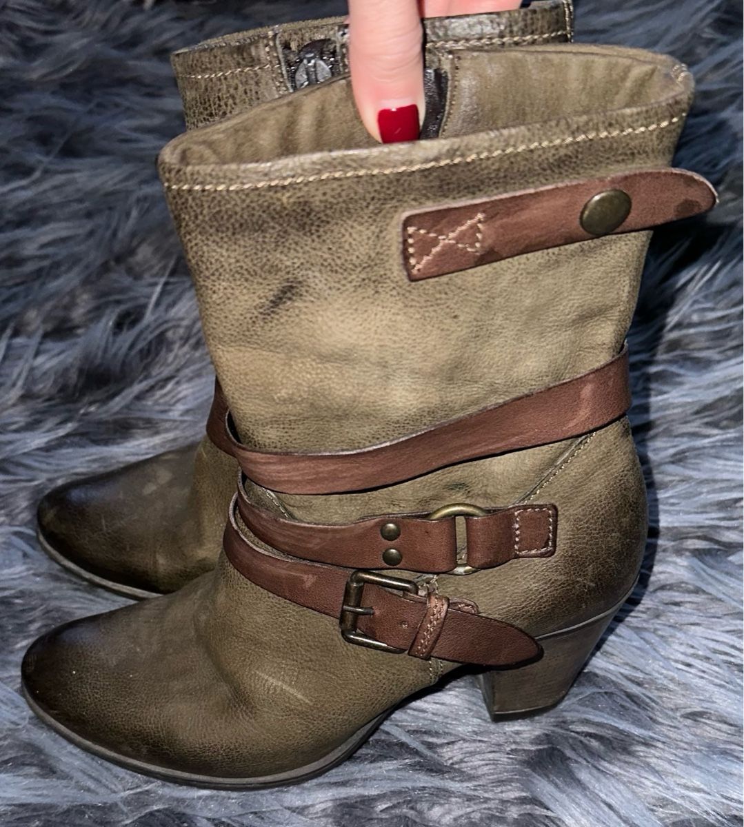 Scarpe da donna: BATA STIEFELETTEN GR. 39 LEDER – Usato da Unteraegeri venduto da MH203