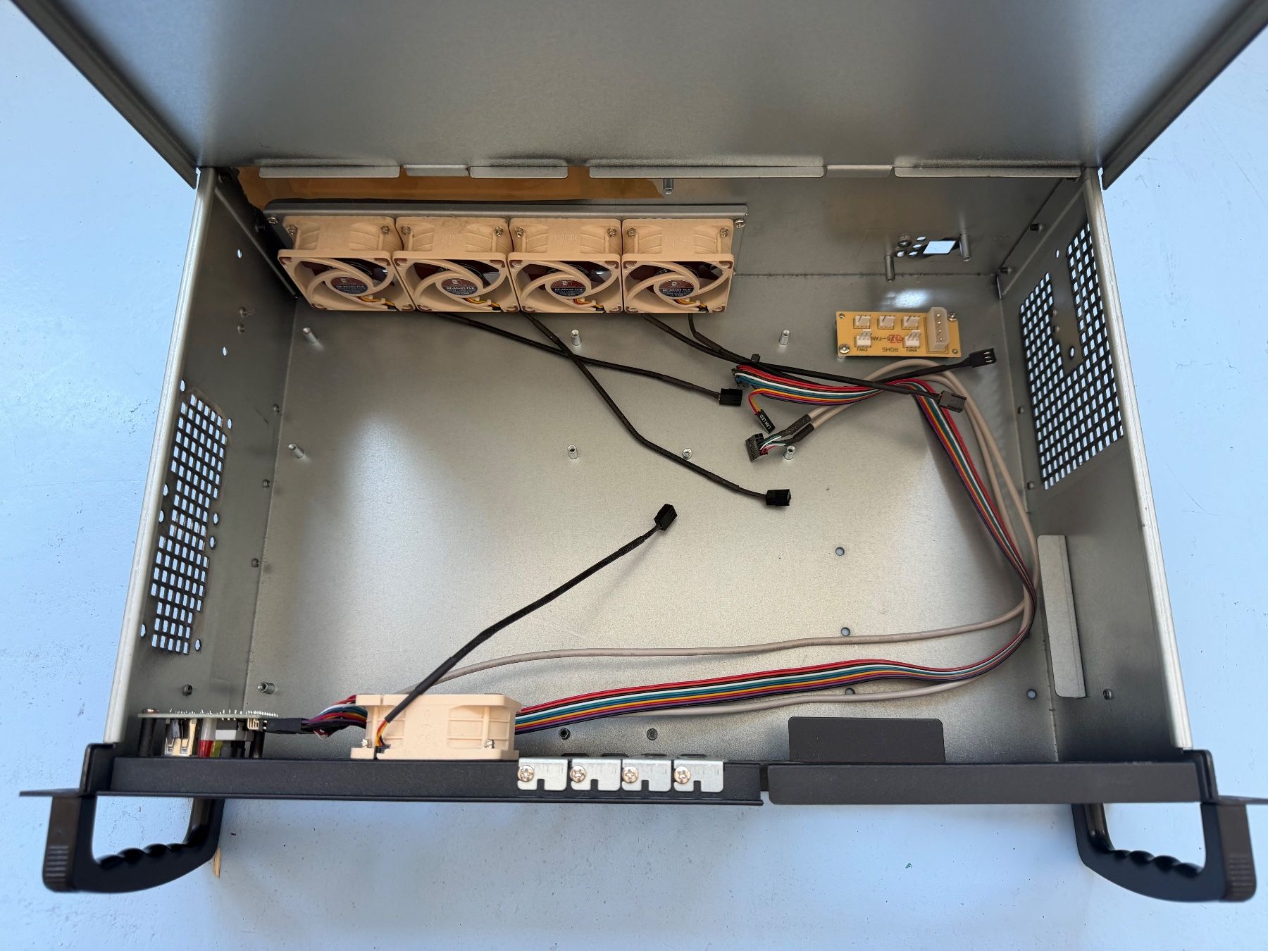 Custodie: PC Gehäuse – Usato da Zürich venduto da mar_hs6l 2