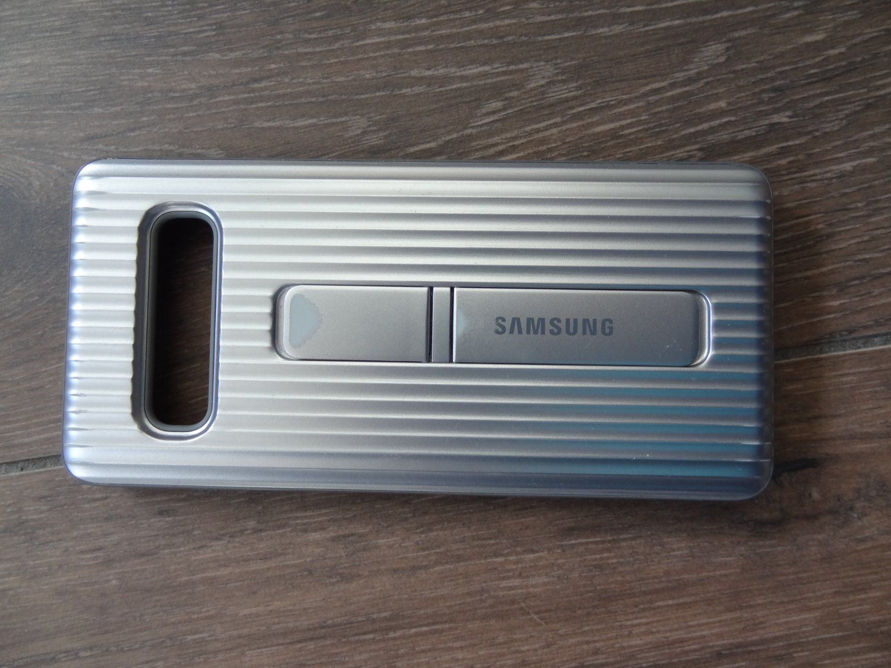 Samsung Covers & Schutzfolien: Coque Samsung Galaxy S10 argentée avec béquille – Gebraucht aus Satigny von salvatore73 1