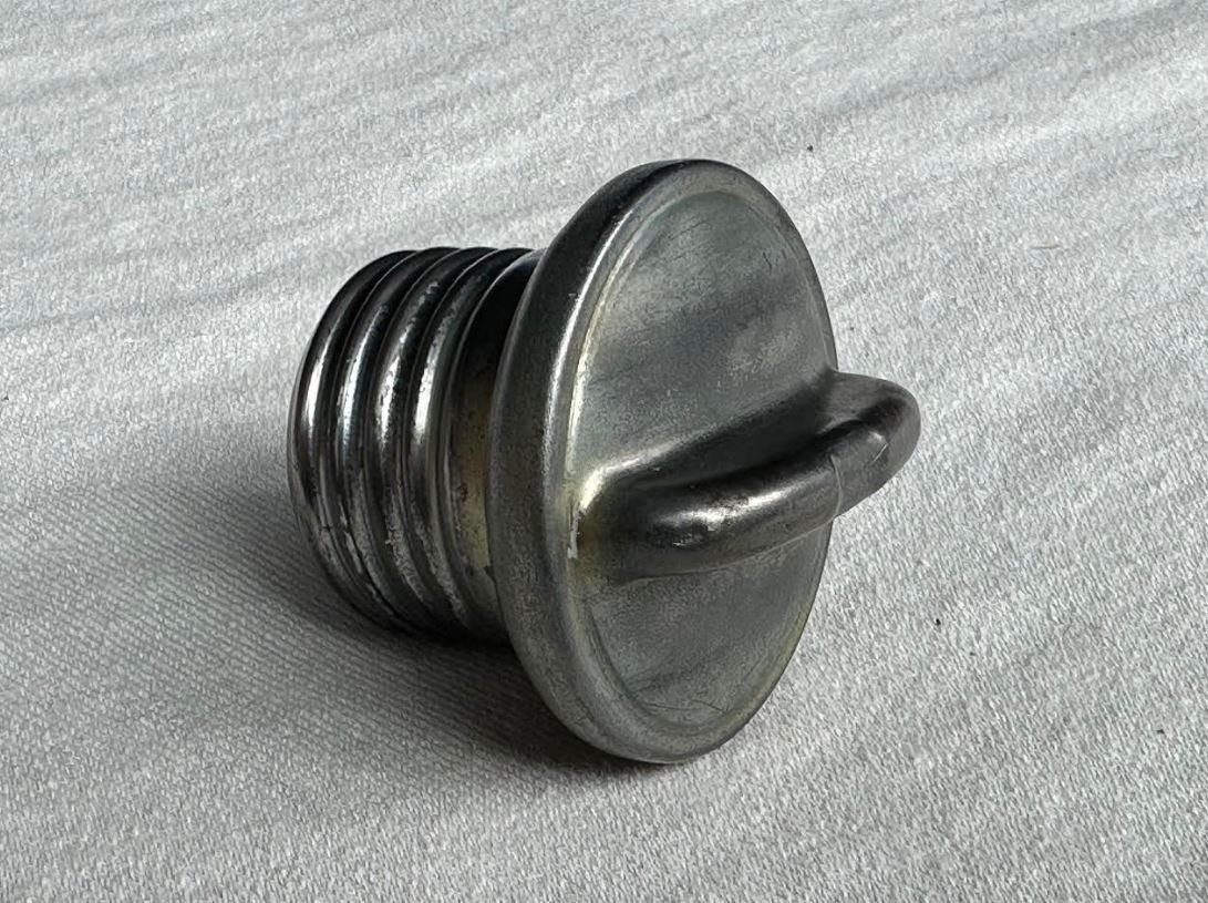 VW Alle Autoersatzteile: Original VW Käfer Metall Tankdeckel – Gebraucht aus Ried-Brig von V8_Andy