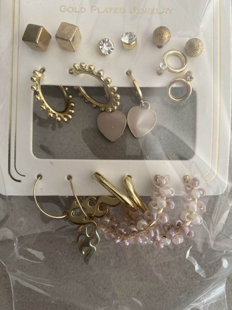 Autres bijoux: Ensemble de boucles d'oreilles dorées – Neuf avec emballage d'origine à Chamoson par Pince26 1