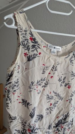 Top aus 100% Seide Gr. ca 38, verspieltes Muster Beeren