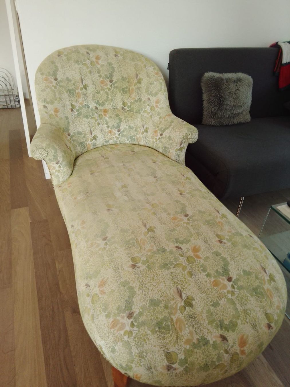 Stühle: Vintage Chaiselongue Blumenmuster – Gebraucht aus Schübelbach von Restwert_Schubelbach