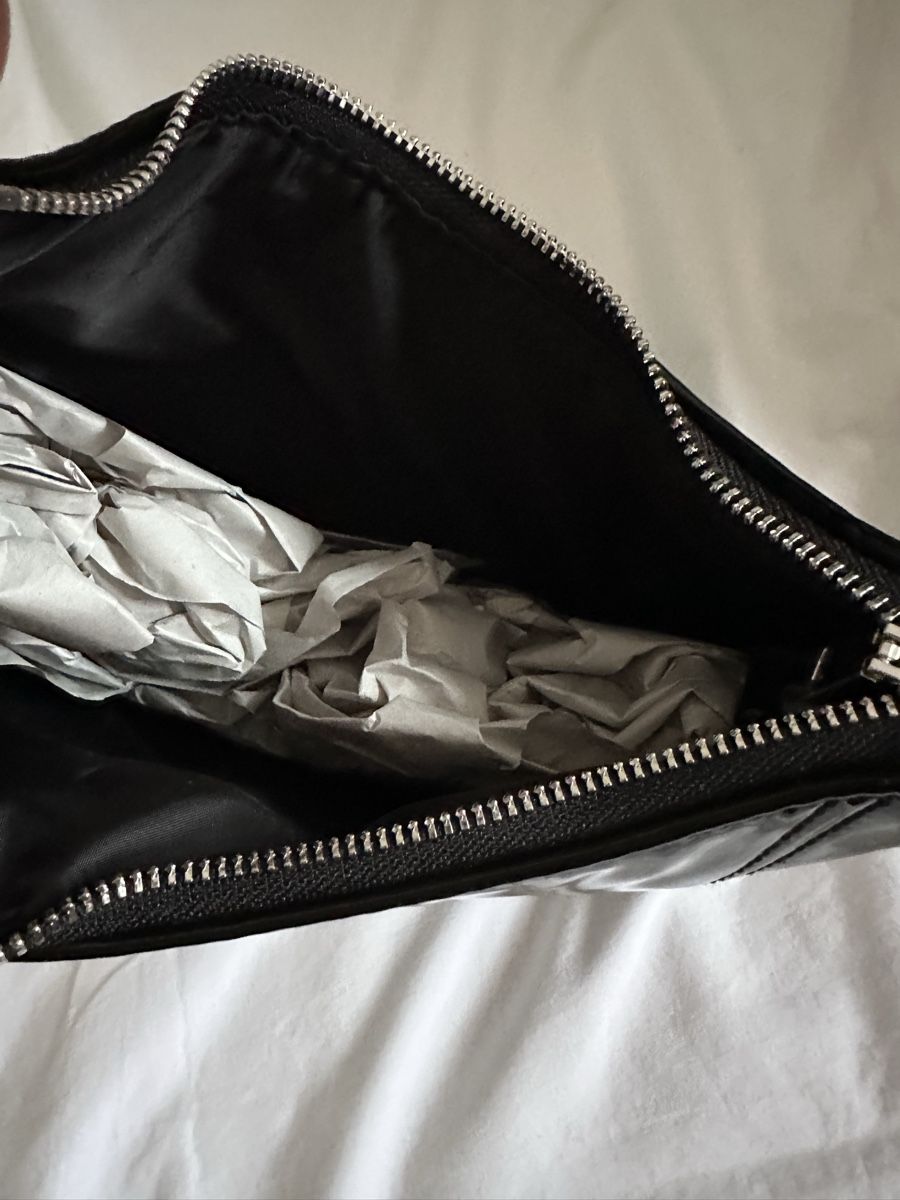 H&M Borse da donna: H&M Schwarze Lackleder-Umhängetasche – Nuovo (secondo la descrizione) da Zürich venduto da ElissZurich 3
