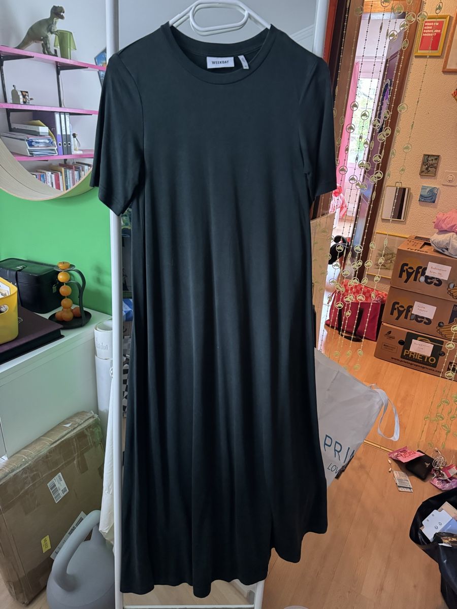 Weekday Vestiti: Weekday Tshirt Kleid Grösse S – Usato da Buochs venduto da nik_r7gm