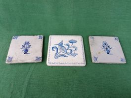 Antike Fliesen mit Vogel und Blumenmotiv, 3 Stck