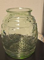 Vintage Vase aus Glas, grünstichig, perfekt für den Sommer