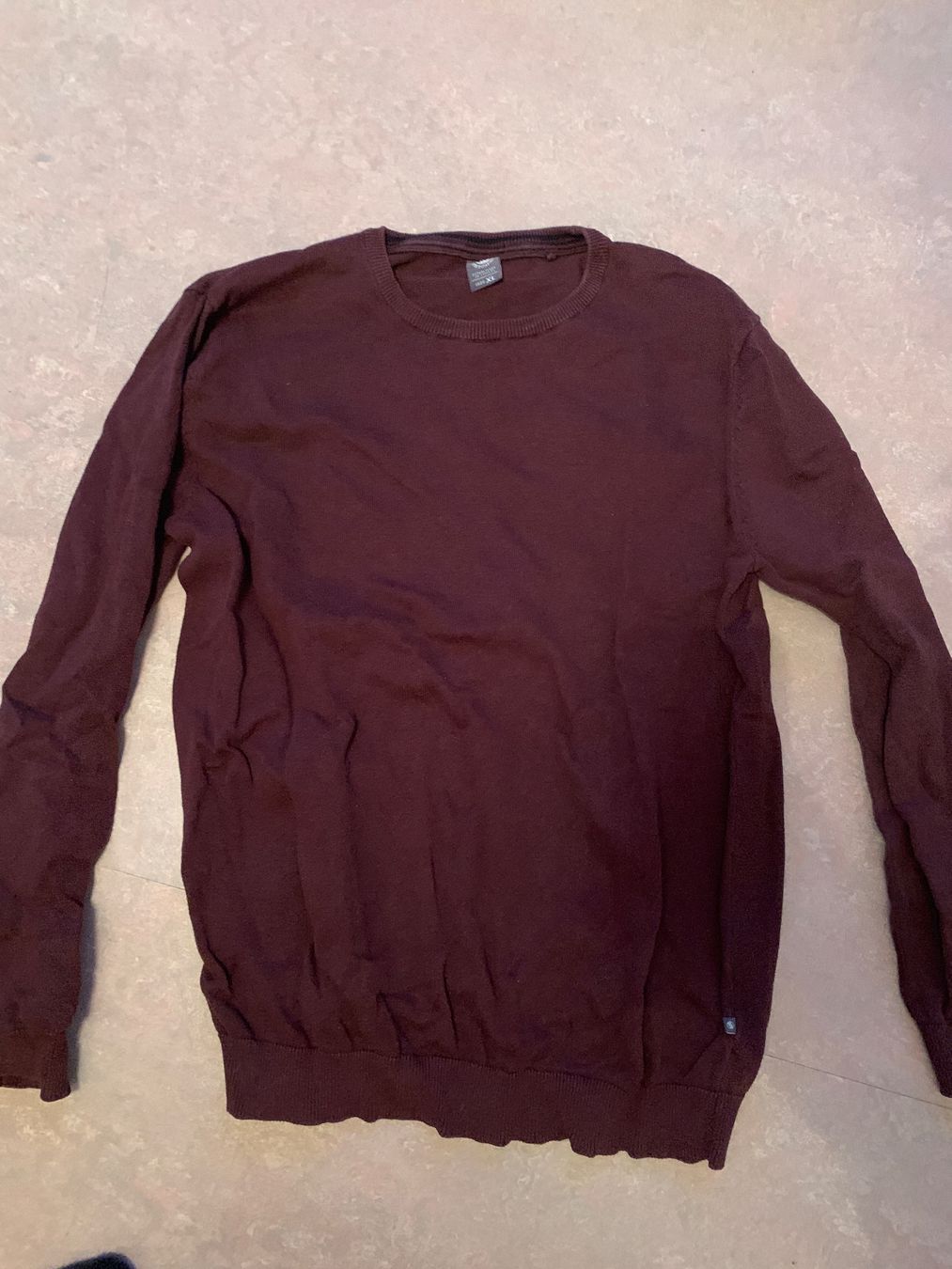 Pulls & Sweat-shirts: Herrenpullover, Grösse XL, Bordeauxrot – D'occasion à Wiggen par Antoniotto