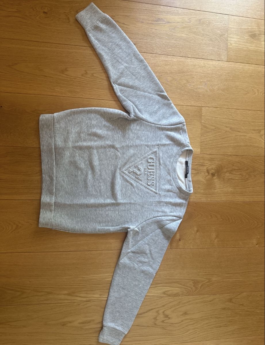 Guess Pulls & Sweat-shirts: Grauer Guess Pullover – D'occasion à Wettswil par ann_cdf7