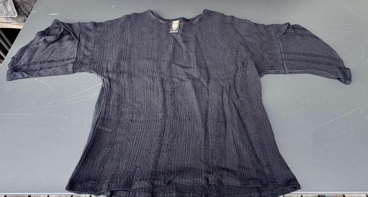 T-shirts: Schwarzes Shirt – Neuf (Voir description) à Rudolfstetten par krach