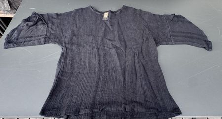 Schwarzes Shirt