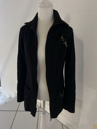 Schwarze GV2 Strickjacke - Perfekt für den Herbst!