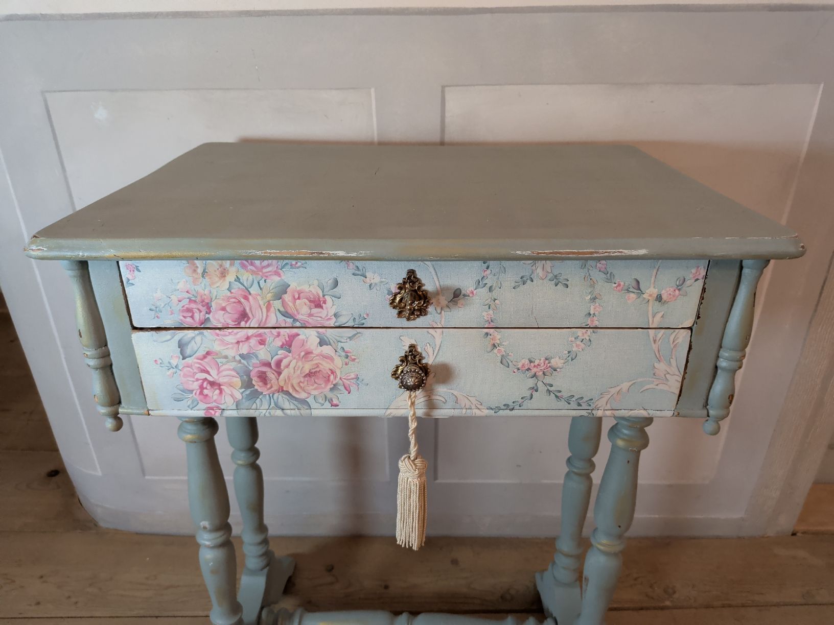 Tavoli: Shabby Chic Tischchen mit 2 Schubladen – Usato da Dietfurt venduto da Subforce1853 1