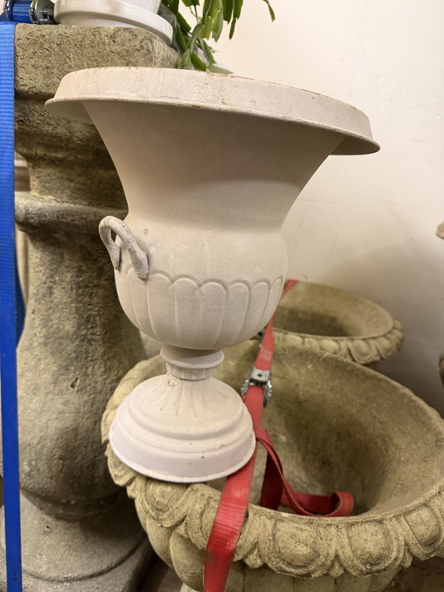 Vasi per fiori: Zwei schöne Gartenurnen Metall – Usato da Wettingen venduto da NickInc 1