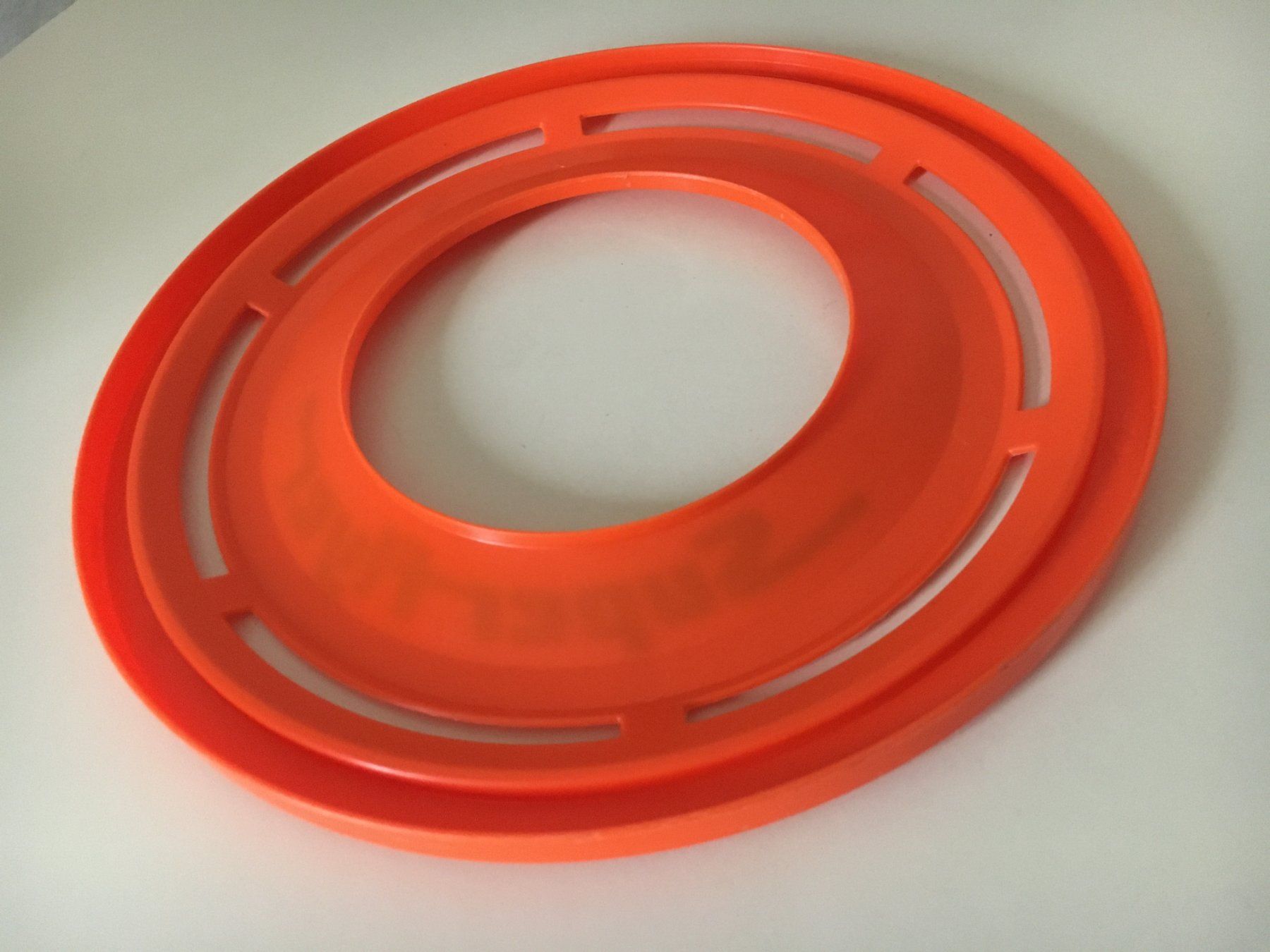 Giocattoli: grosser oranger Frisbi Super Flyer – Usato da Zürich venduto da Tivoli2 3
