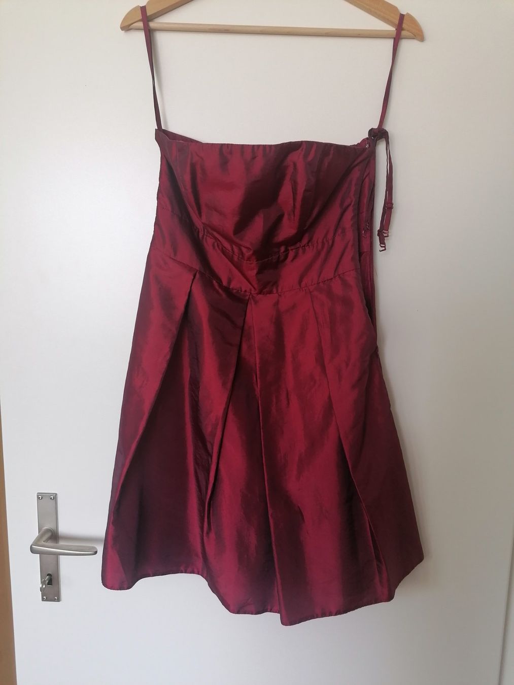 Vestiti: Bordeauxrotes Mini Festkleid 36 – Usato da Bronschhofen venduto da Hanne2 1