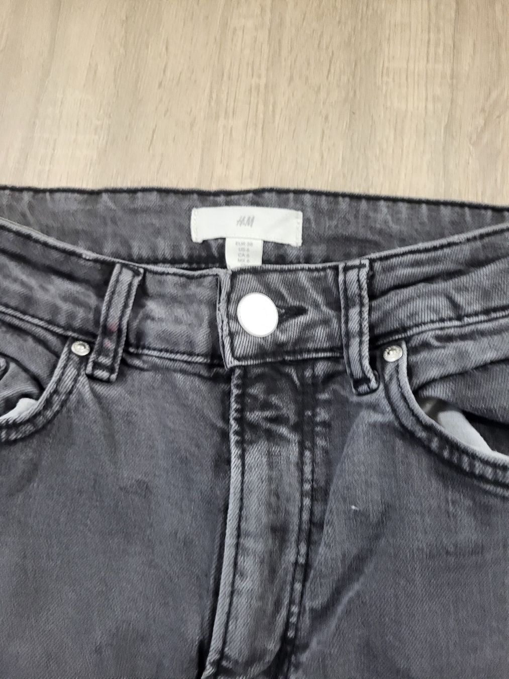 H&M Jeans: Jean H&M bon état – Nuovo (secondo la descrizione) da Genève venduto da AndresValdez 1