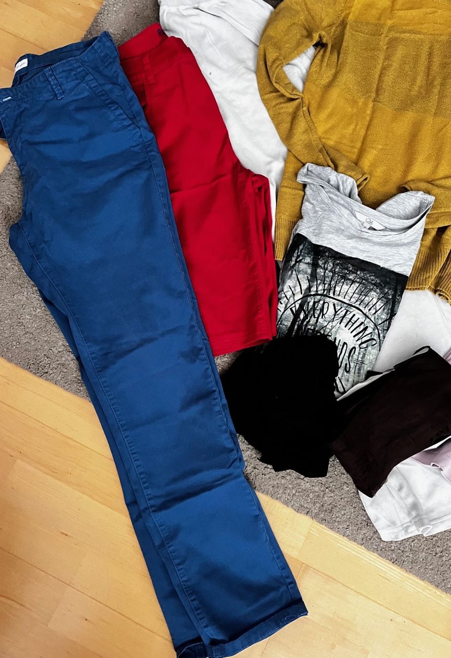 Kleiderpakete: Grosses Damenkleiderpaket Gr. M - Hosen, Shirts, Pullover... – Gebraucht aus Laufen von eichhorn15 3