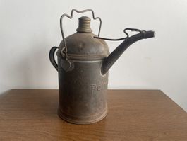 Ancien Jerrican pour Pétrole