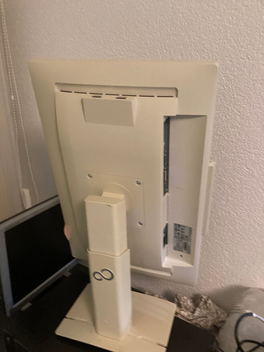 Fujitsu Monitor: 2 Stück Fujitsu Monitore B22W-6 LED – Usato da Dielsdorf venduto da Textron 1