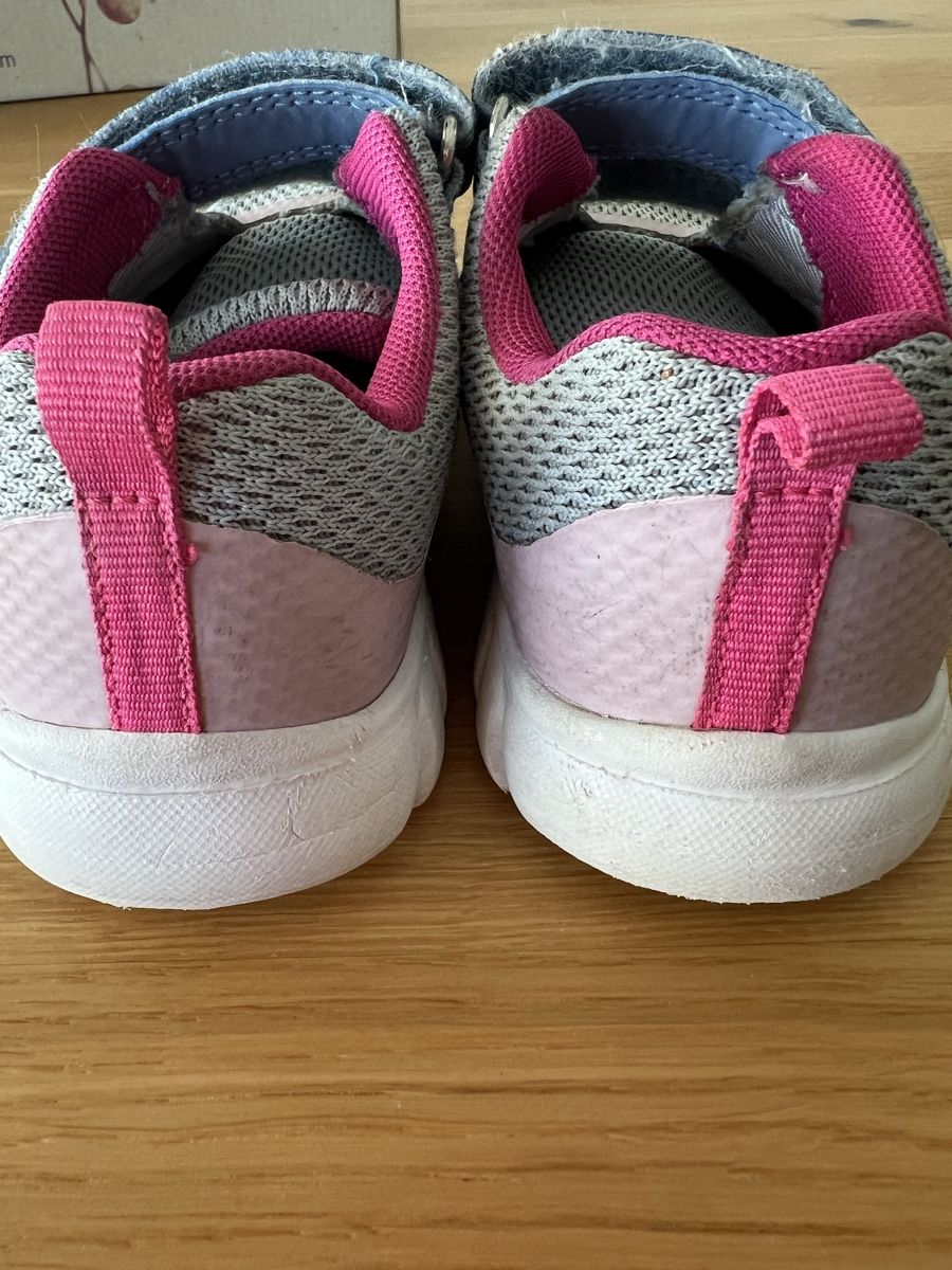 Schuhe für Jungen: Kinder Turnschuhe Richter Grösse 27 – Gebraucht aus Zürich von Blinddarm 2