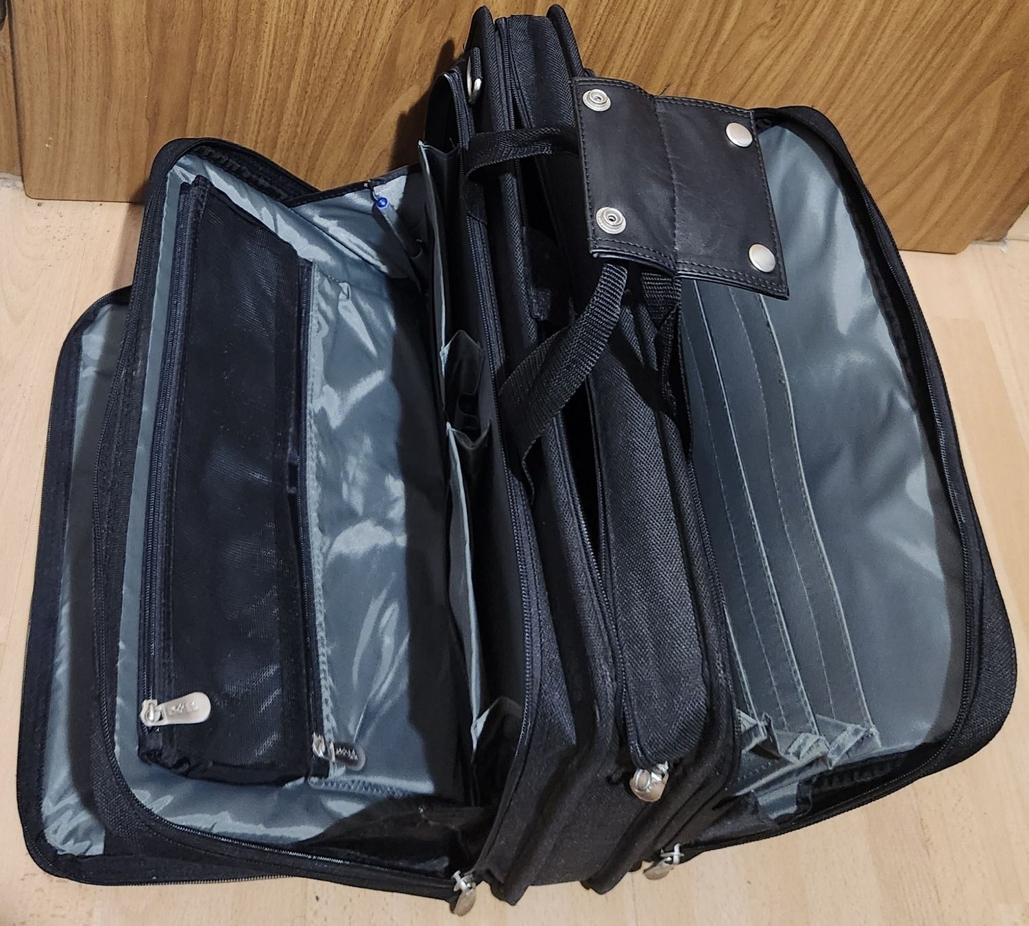 Dell Taschen: Mallette noire Dell pour ordinateur portable, plusieurs comp – Gebraucht aus Niedergösgen von Eva2410 2