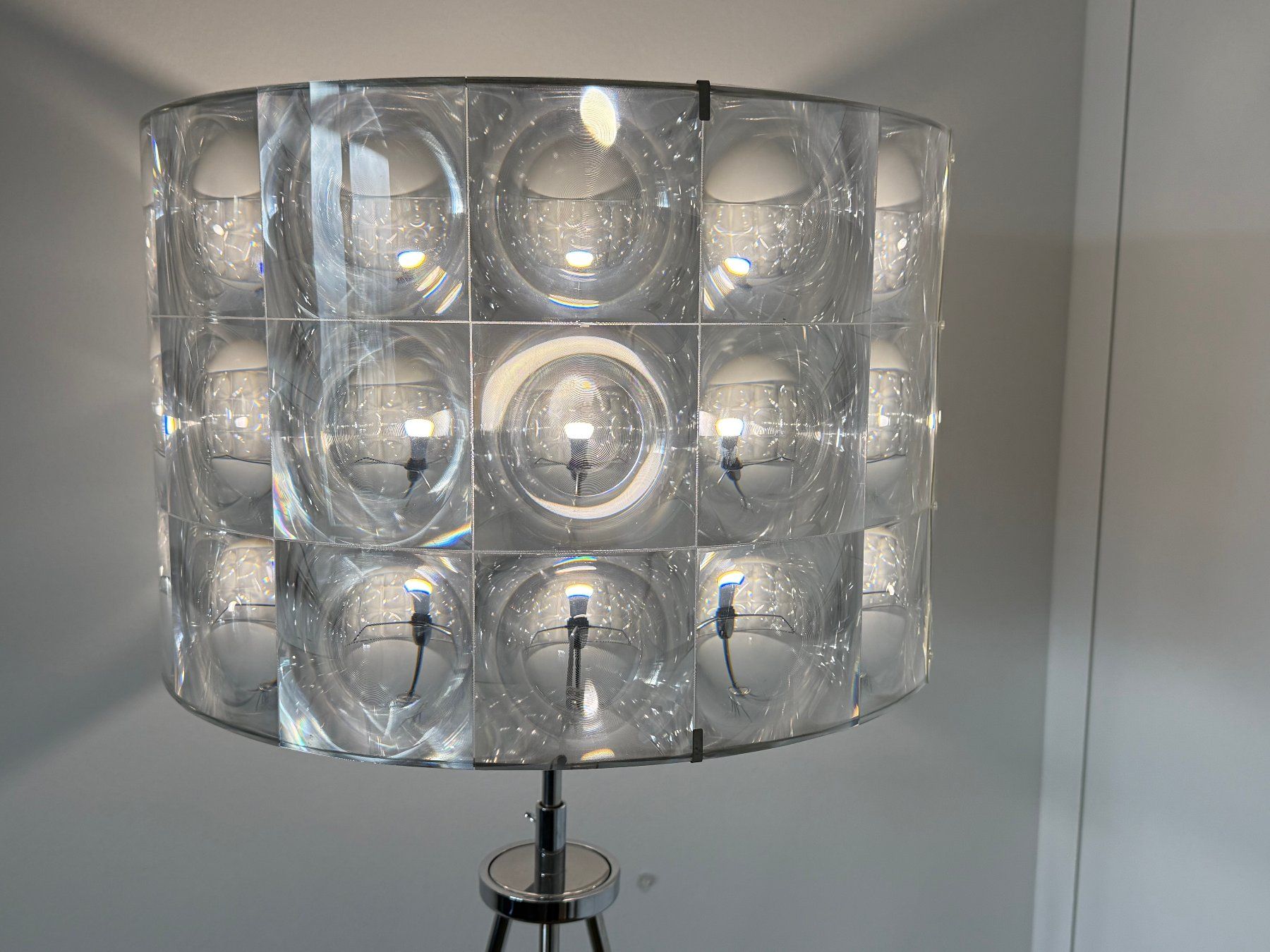 Pfister Lampade: Lampe Design Chromé modèle Pfister - Led-Color télécommandé – Nuovo (secondo la descrizione) da St-Aubin-Sauges venduto da Vente-Articles 2