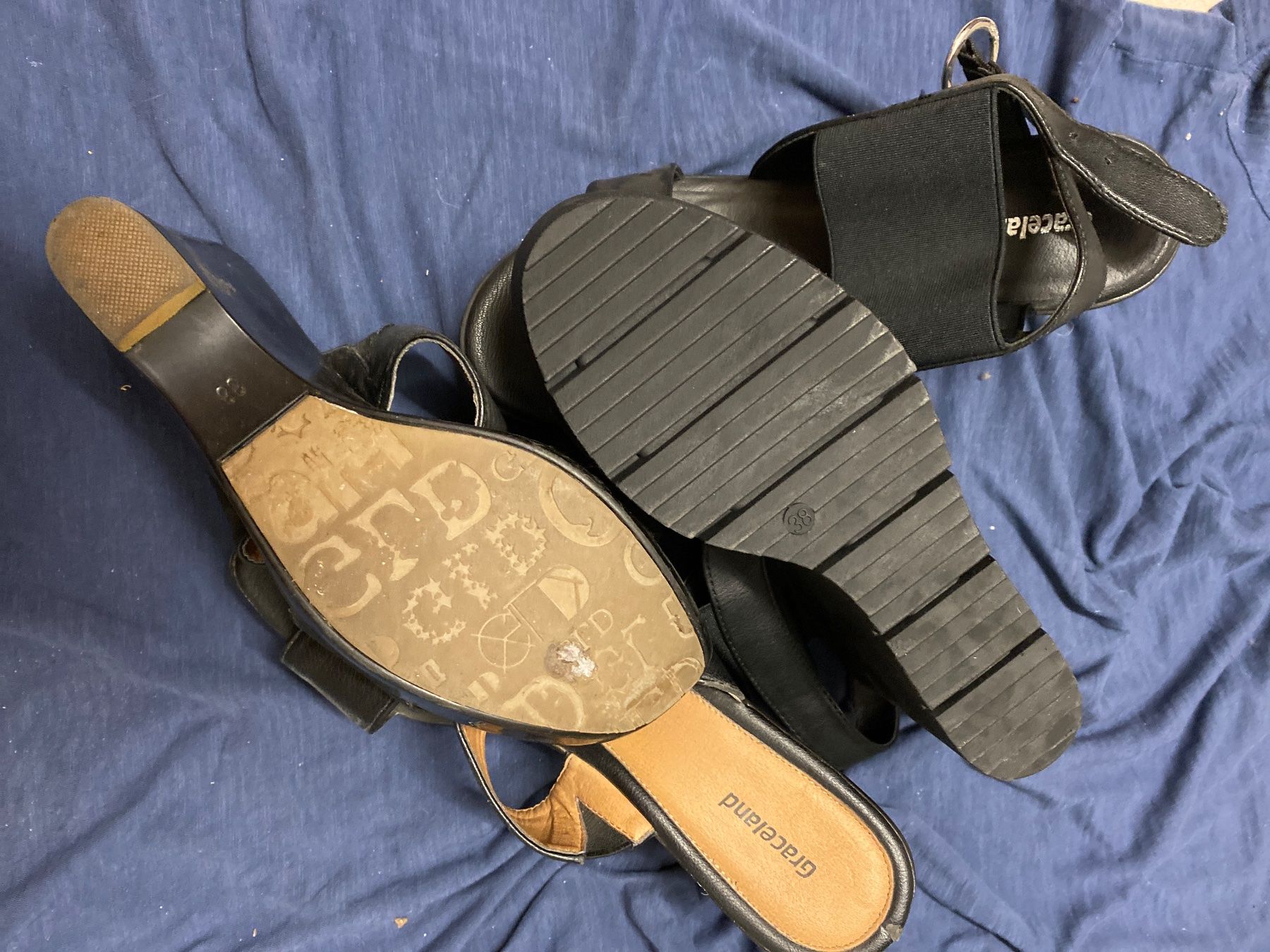Chaussures femmes: 2 Paar Sandalen mit Absatz, Gr 38 – D'occasion à Krauchthal par Kiddy32 1