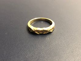 Damenring mit drei Diamanten aus 18 Karat Gelbgold Au 750