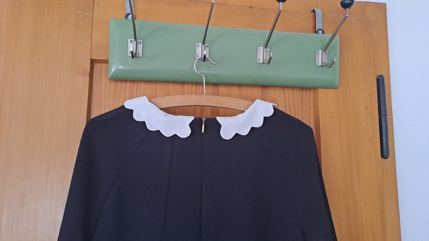 Vestiti: Kleid kurz 60ies schwarz – Usato da Engelberg venduto da ollinseaotter 4