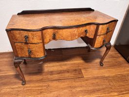 Bureau ancien en ronce de noyer – Style