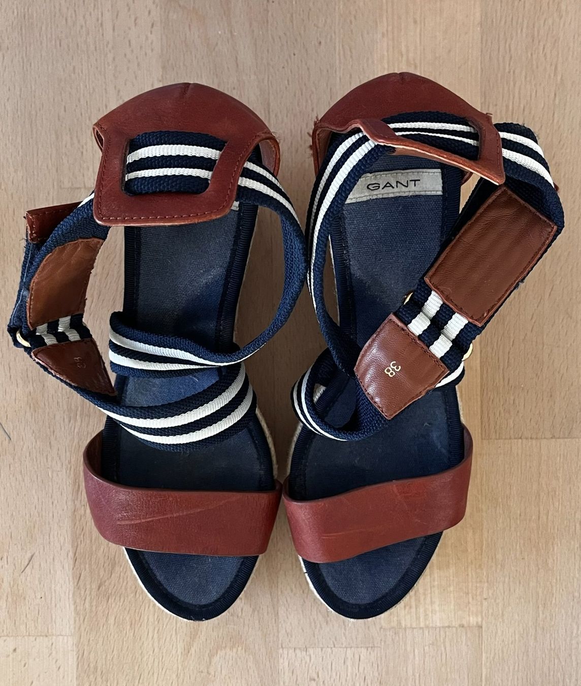 Gant Chaussures femmes: GANT Keilsandaletten Navy/Braun Gr. 38 – D'occasion à Liestal par Schatzsucher90 2