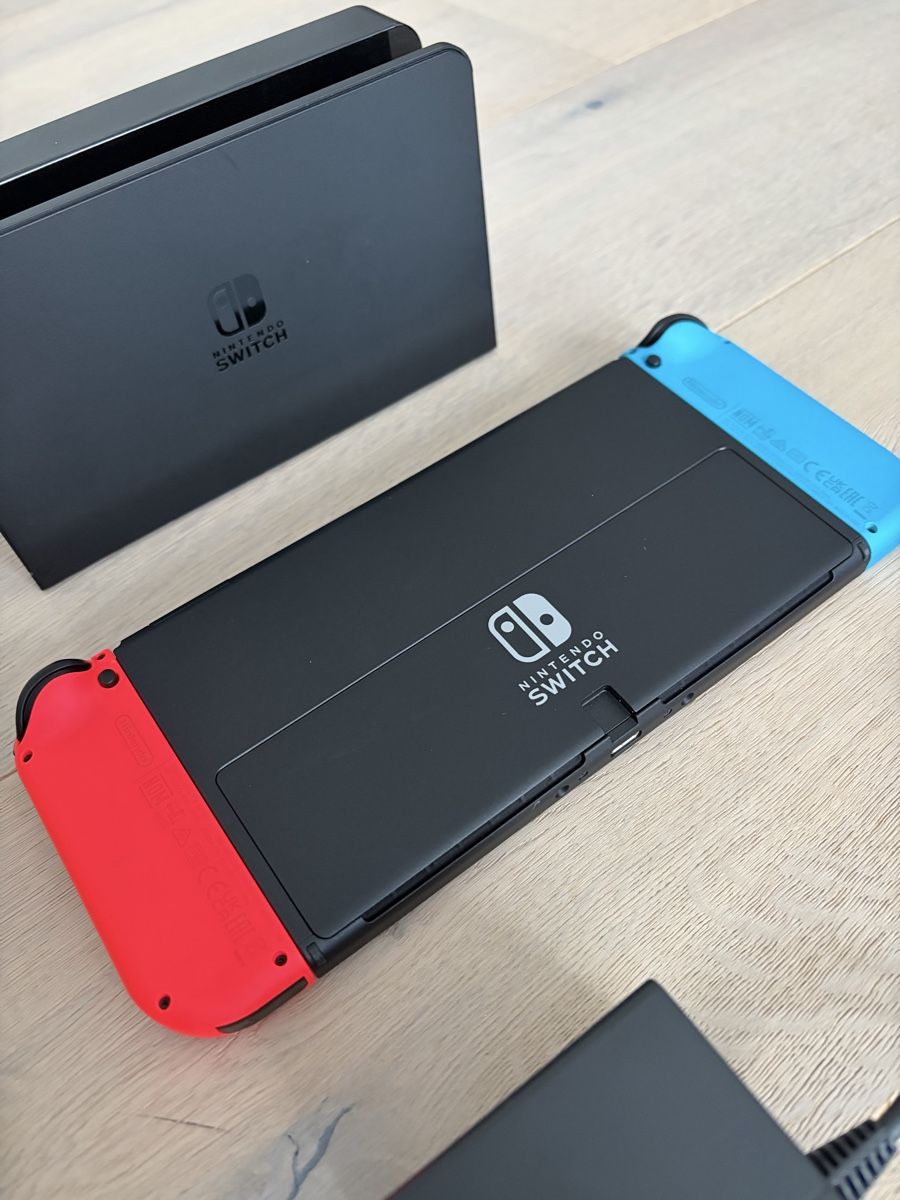 Nintendo Console: Nintendo Switch 1 OLED Set - Neuwertig – Nuovo (secondo la descrizione) da Brüttisellen venduto da Molemo 3