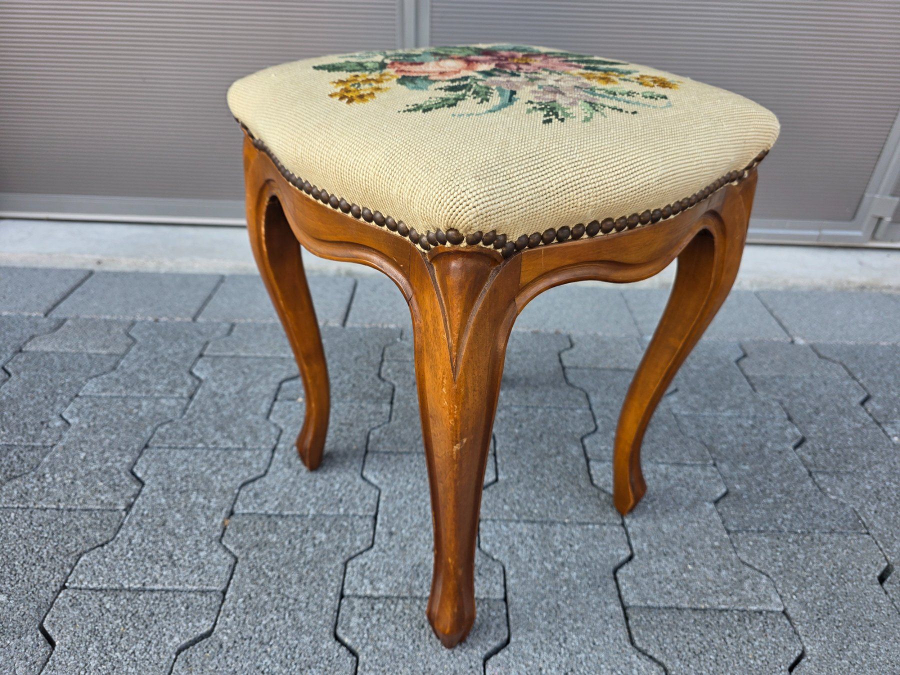 Tabourets: Vintage Hocker Schemmel Polster Sessel Stuhl – D'occasion à Walterswil BE par Lonitti
