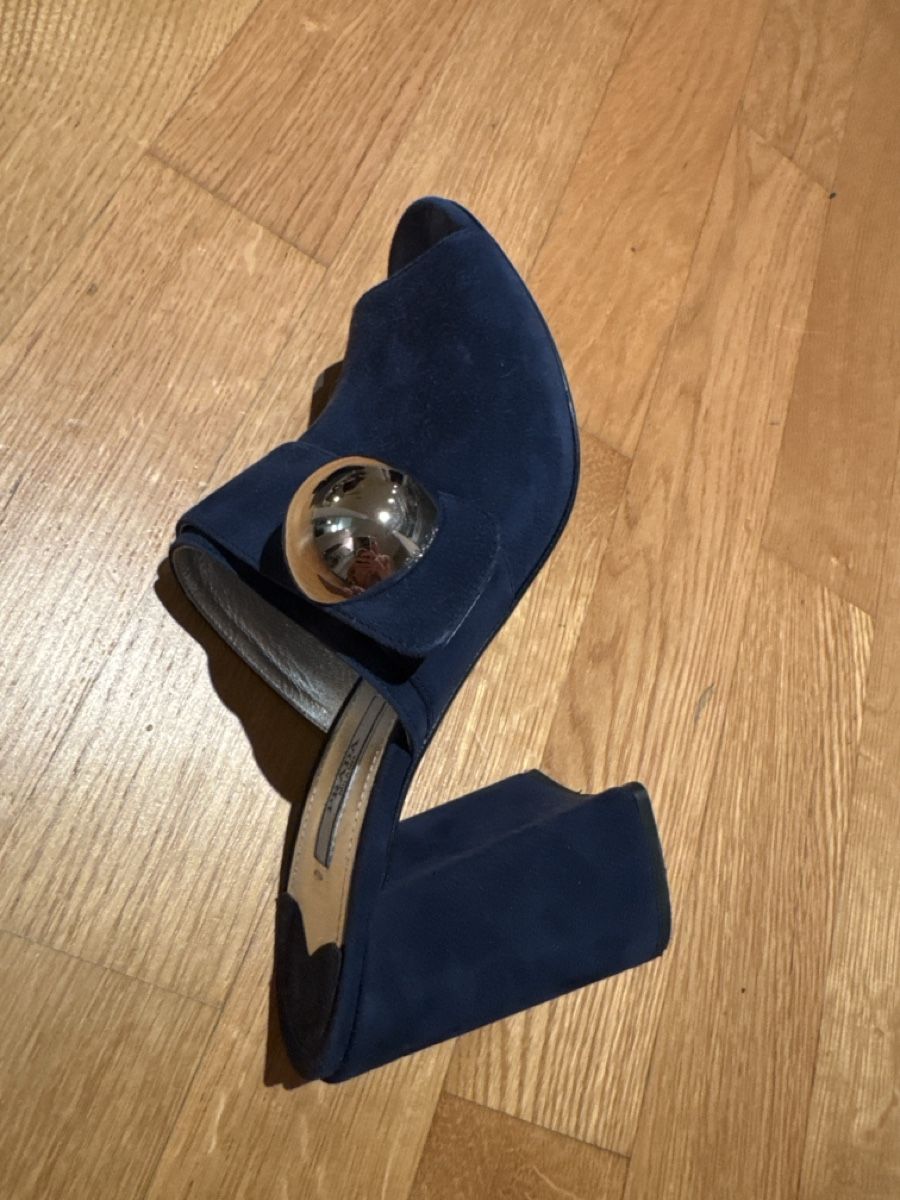 Prada Scarpe da donna: Prada Navy Suede Mules Size 40 Silver Ball Accent – Usato da Schlieren venduto da GaRe2509 3