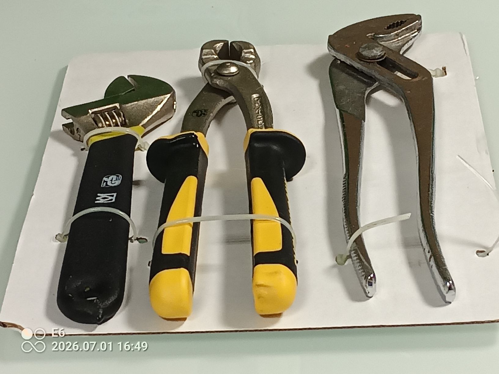 Alle Werkzeuge: Zangen- Set – Neu und originalverpackt aus Zürich von Mitzi6 3