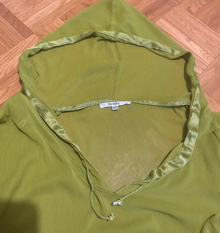 Bershka Top: Haut transparent vert Bershka taille M – Usato da Lausanne venduto da loi_8msc 4