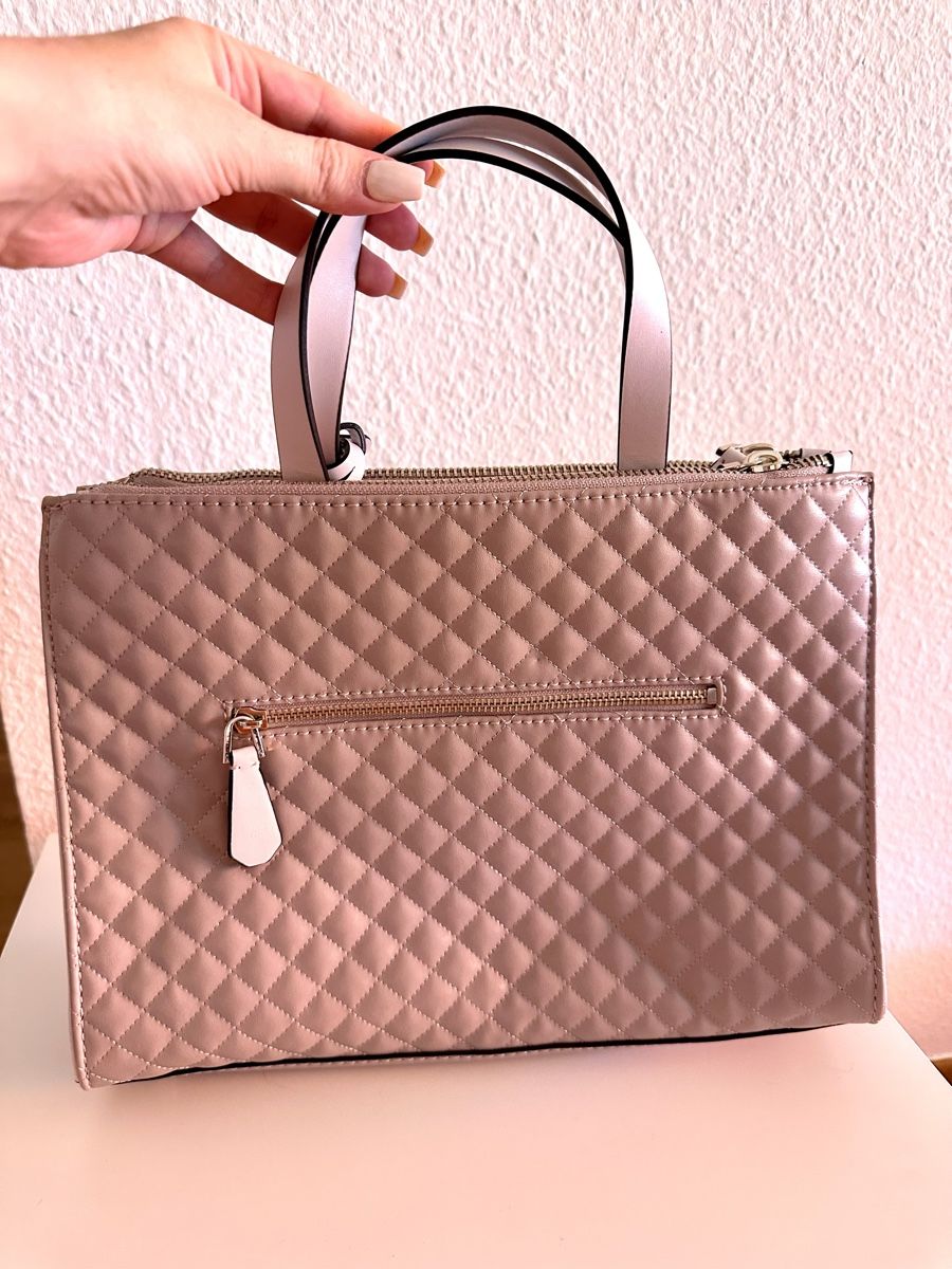 Guess Sacs femmes: Guess Handtasche NEU – Neuf (Voir description) à Zürich par bonitasprings_91 1