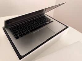 Apple MacBook Pro 13” Retina (Mid 2015) – i5, 8 GB RAM, 128