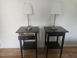 2x Nachttische, 2x Nachttischlampen