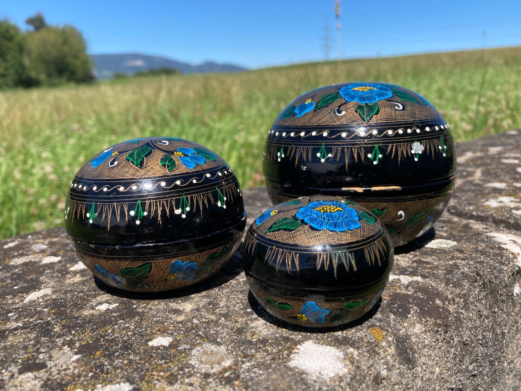 Tutte le decorazioni: 3 Schwarzlackdose Schmuckdöschen Holz handbemalt – Usato da Subingen venduto da ArtBead