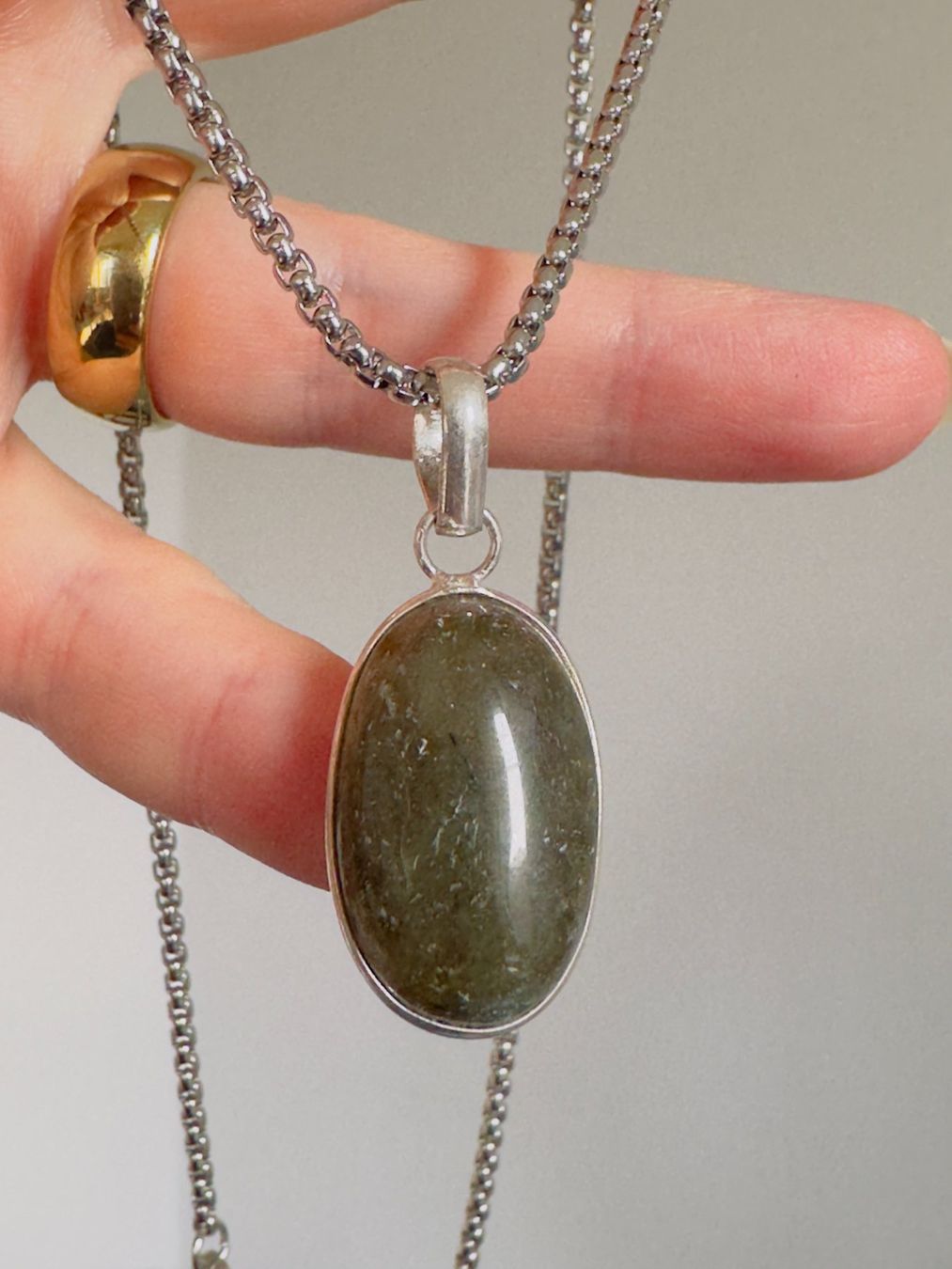 Ketten: Fashionable labradorite necklace – Neu und originalverpackt aus Genève von AGBERG 8