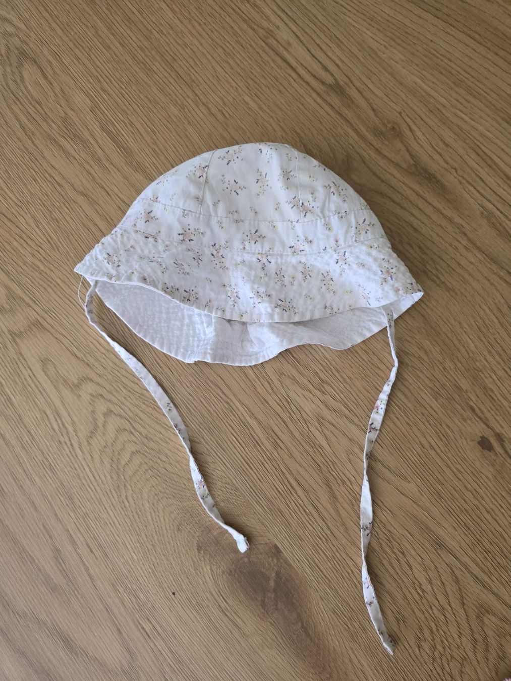 Altro abbigliamento per bambina: Sonnenhut 3-6Mt. – Usato da Uetendorf venduto da baumstamm3