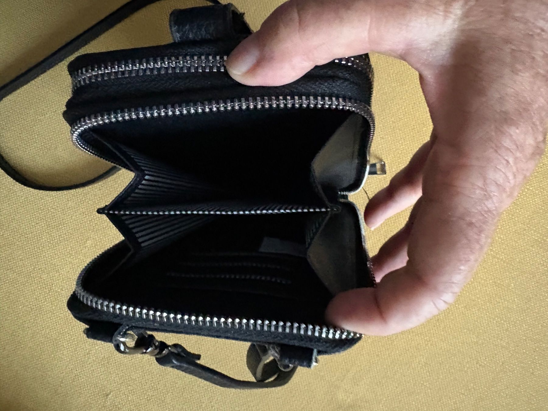Vera Pelle Taschen: Schwarze Echtleder-Smartphone-Tasche mit Bändel – Neu (gemäss Beschreibung) aus Oberweningen von Gerini 2