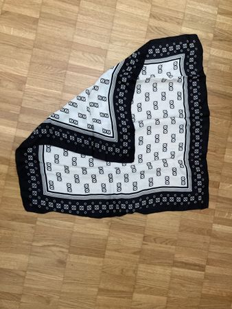 Schickes Foulard schwarz weiss -  Muster Trend 👍