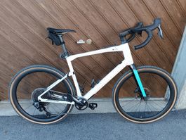 BMC URS 01 TWO Gravel Bike SRAM Force Carbon weiss