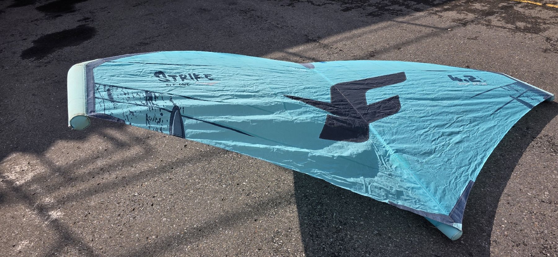 Surf: F-ONE STRIKE 4.2 qm Wing Foil Kite gebraucht – Usato da Goldau venduto da antch 1