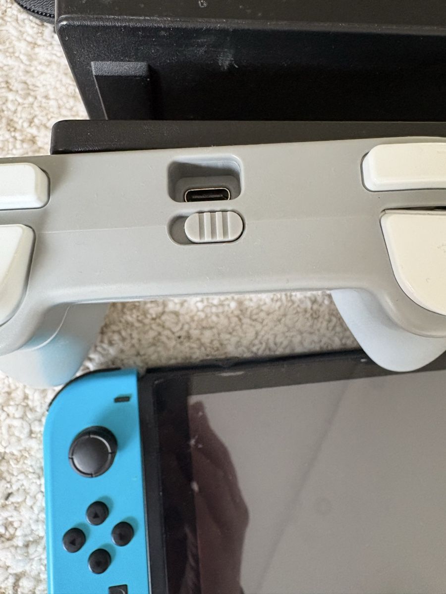 Nintendo Konsolen: Nintendo Switch Konsole mit Zubehör gebraucht – Gebraucht aus Benglen von morningchild 4