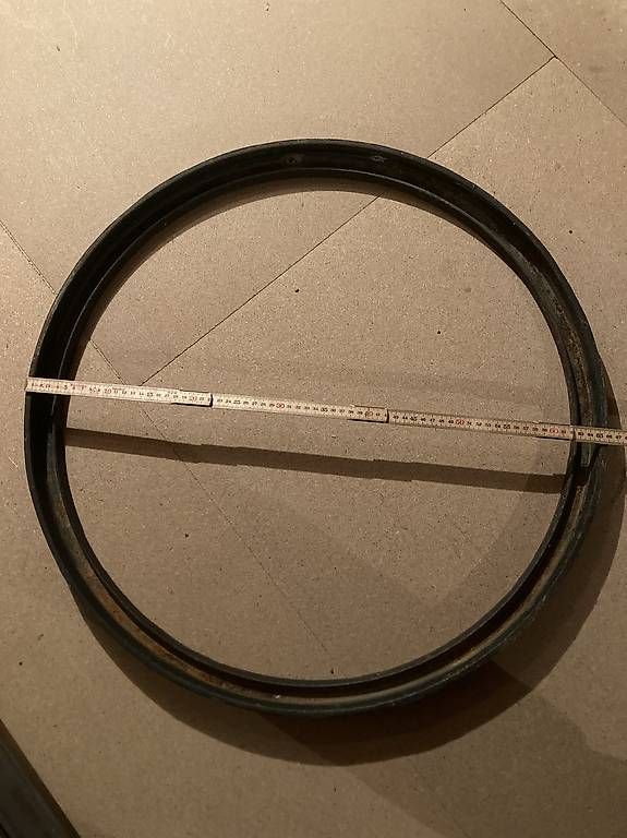Stagni & Fontane ornamentali: Gussring zu Schachtdeckel D= 60cm – Nuovo e nell'imballaggio originale da Uzwil venduto da Jimmy1971 1