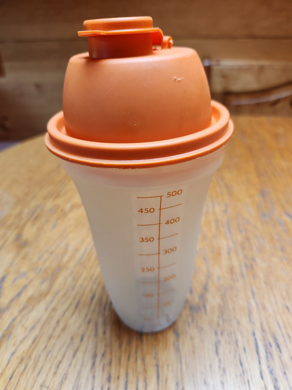 Tupperware Contenitori & Simili: Tupperware Shaker 500ml kleinem Teiler Orange – Usato da Gstaad venduto da Meiel2020